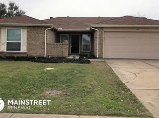 3018 Meadow Creek Ct, Grand Prairie, TX 75052