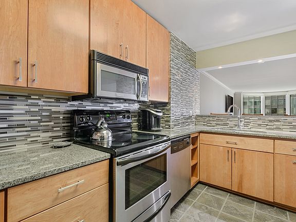 5th image of 195 N Harbor Dr APT 1006