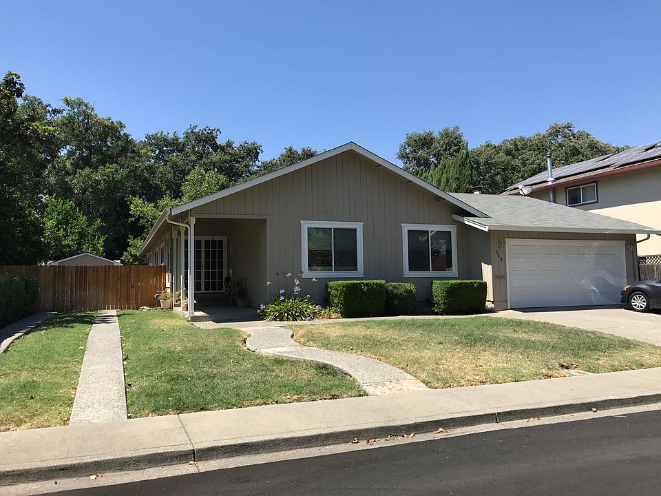 1st image of 380 Edgewood Dr