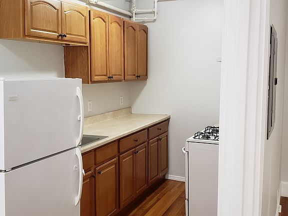 2nd image of 1615 Commonwealth Ave APT 12