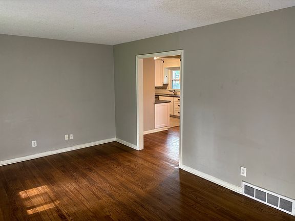 4th image of 6729 Melrose Ln