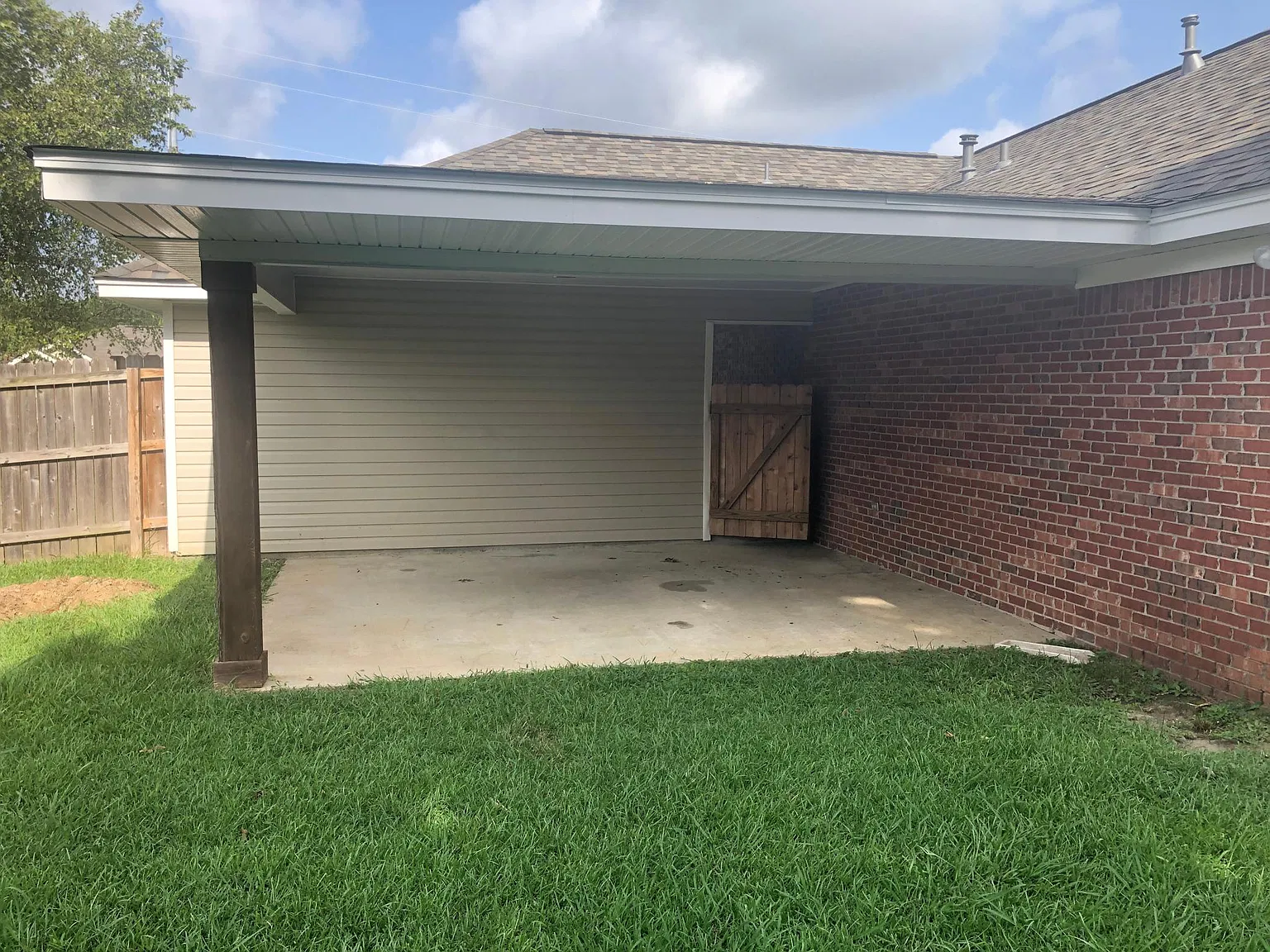 764 Whippoorwill Dr — Photo 2
