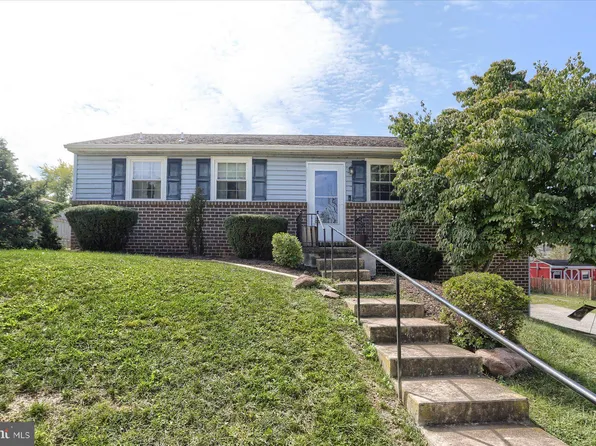 3762 Fox Chase Dr, Dover, PA 17315