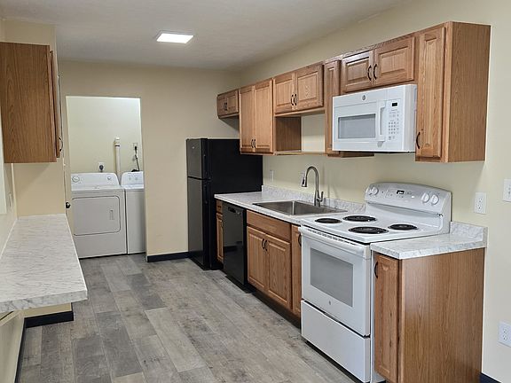 3rd image of 1648 Pepper Dr