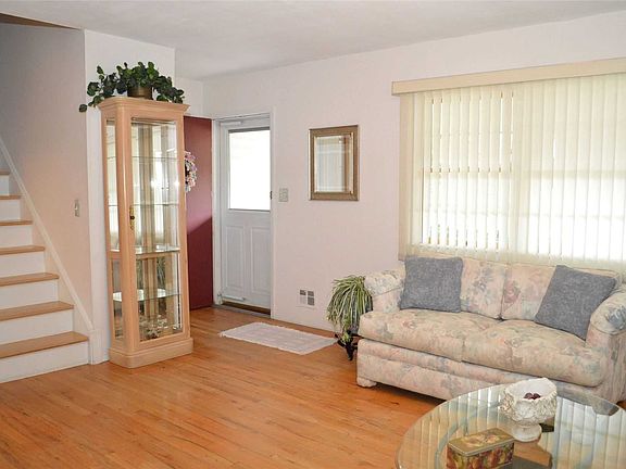 4th image of 1279 Waverly Ave