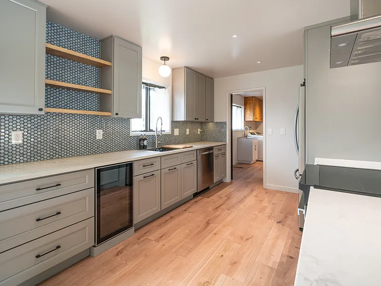 612 NE 22nd Ave — Photo 5