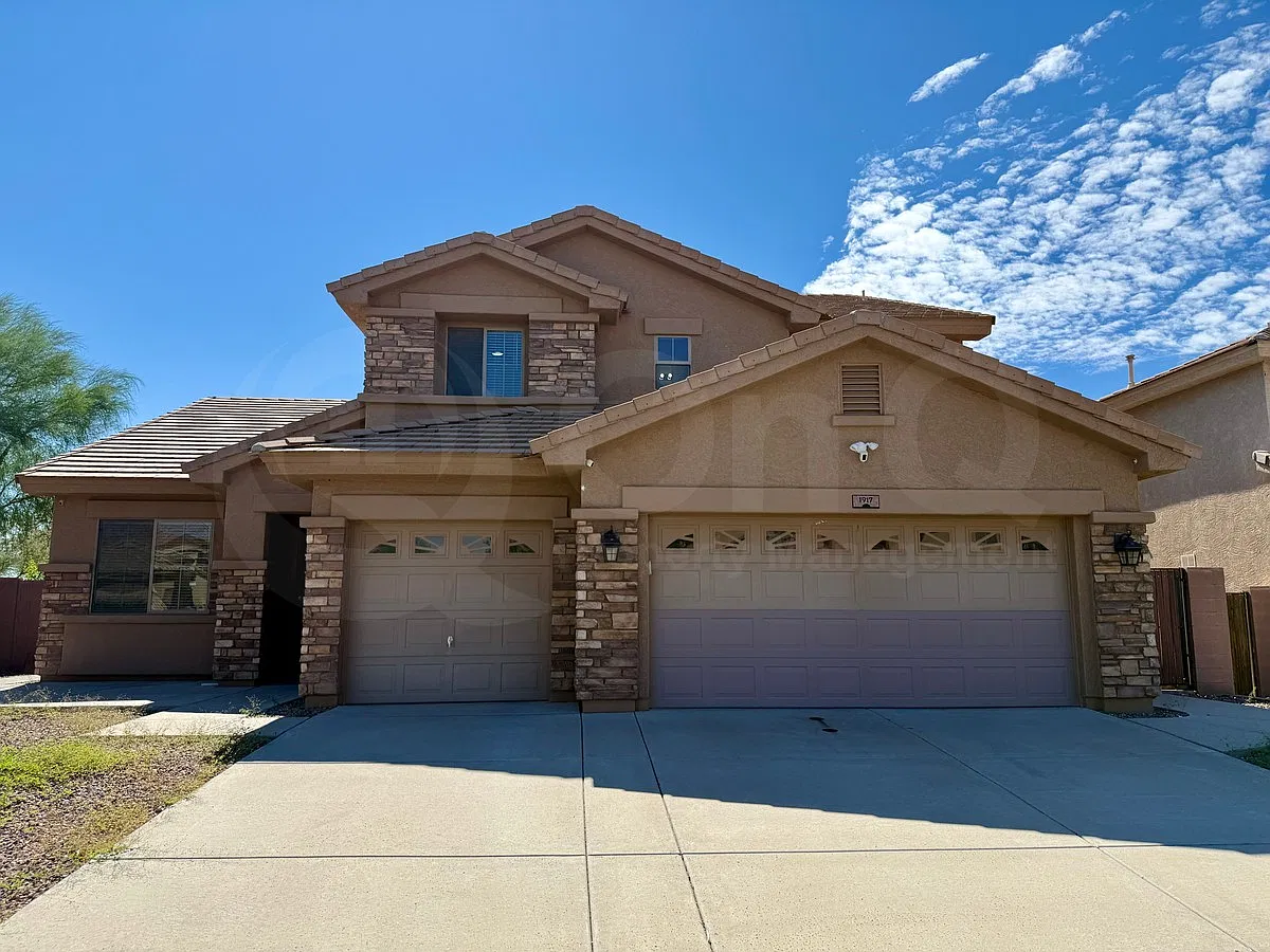 5 bed, 3.5 bath, 3194 sqft, $3,100 — Photo 2