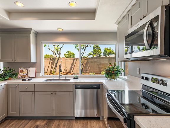3rd image of 1106 Gracia St