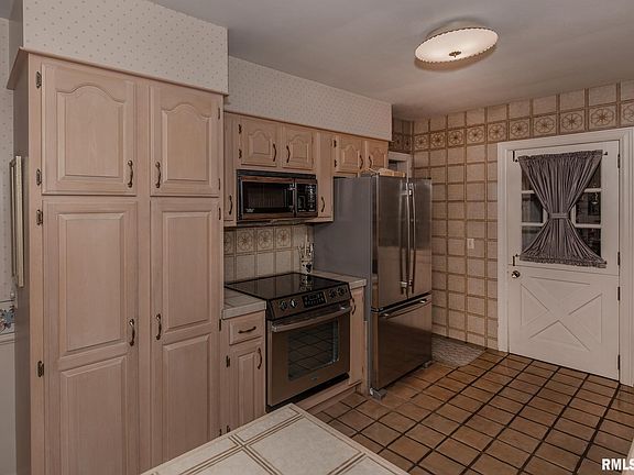 5th image of 1717 Skyline Dr