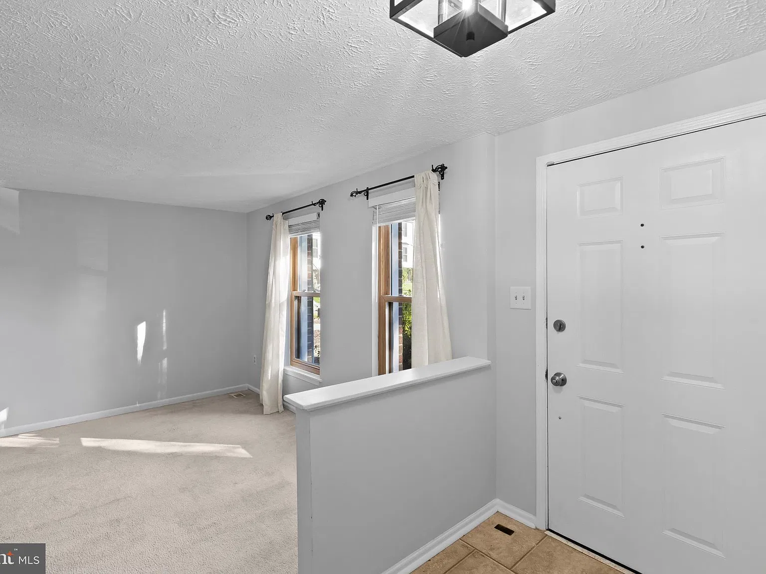 3 bed, 4.0 bath, 1680 sqft, $2,800 — Photo 2