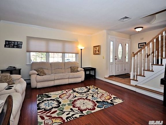 3rd image of 118 Woodland St