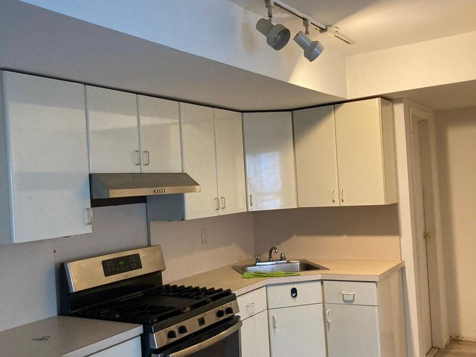 1st image of 16 Shale St Floor 1