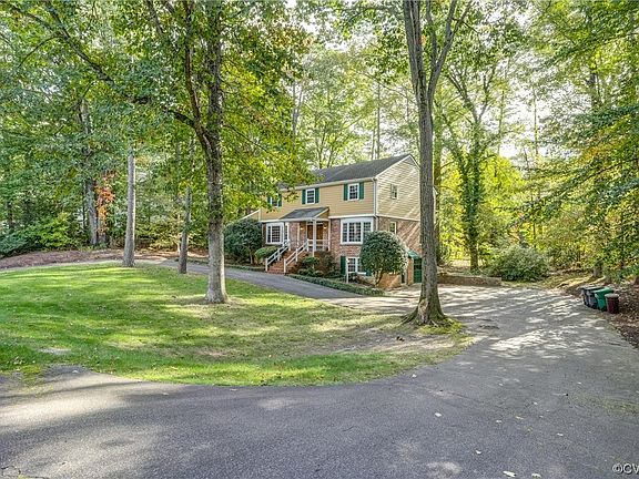 2nd image of 305 Berwickshire Dr