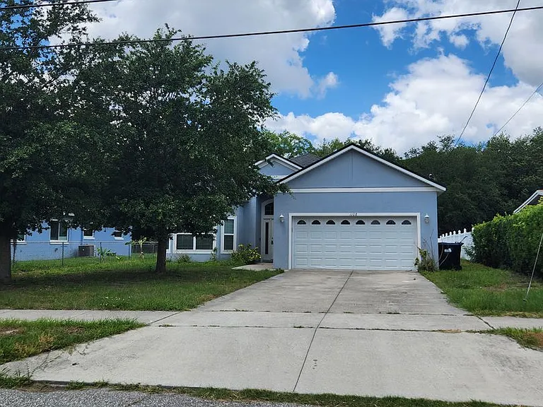 1108 Constantine St — Photo 1