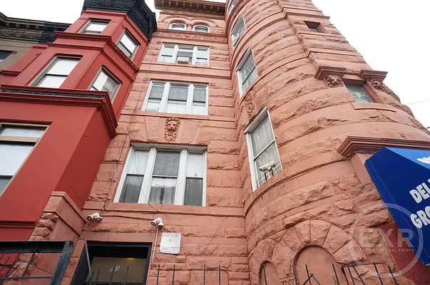 Rented by EXR | media 33