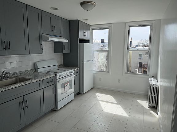 5th image of 419 4th St APT 2