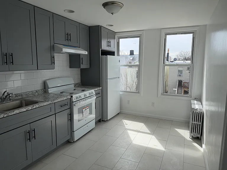 419 4th St #2 — Photo 5