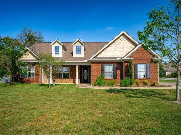 136 Honeyberry Ln, Rossville, GA 30741