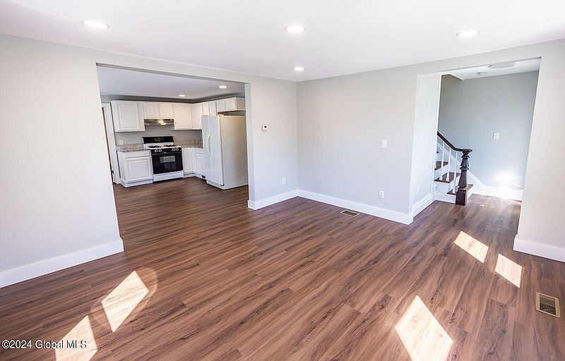 4th image of 16 Cherry Street