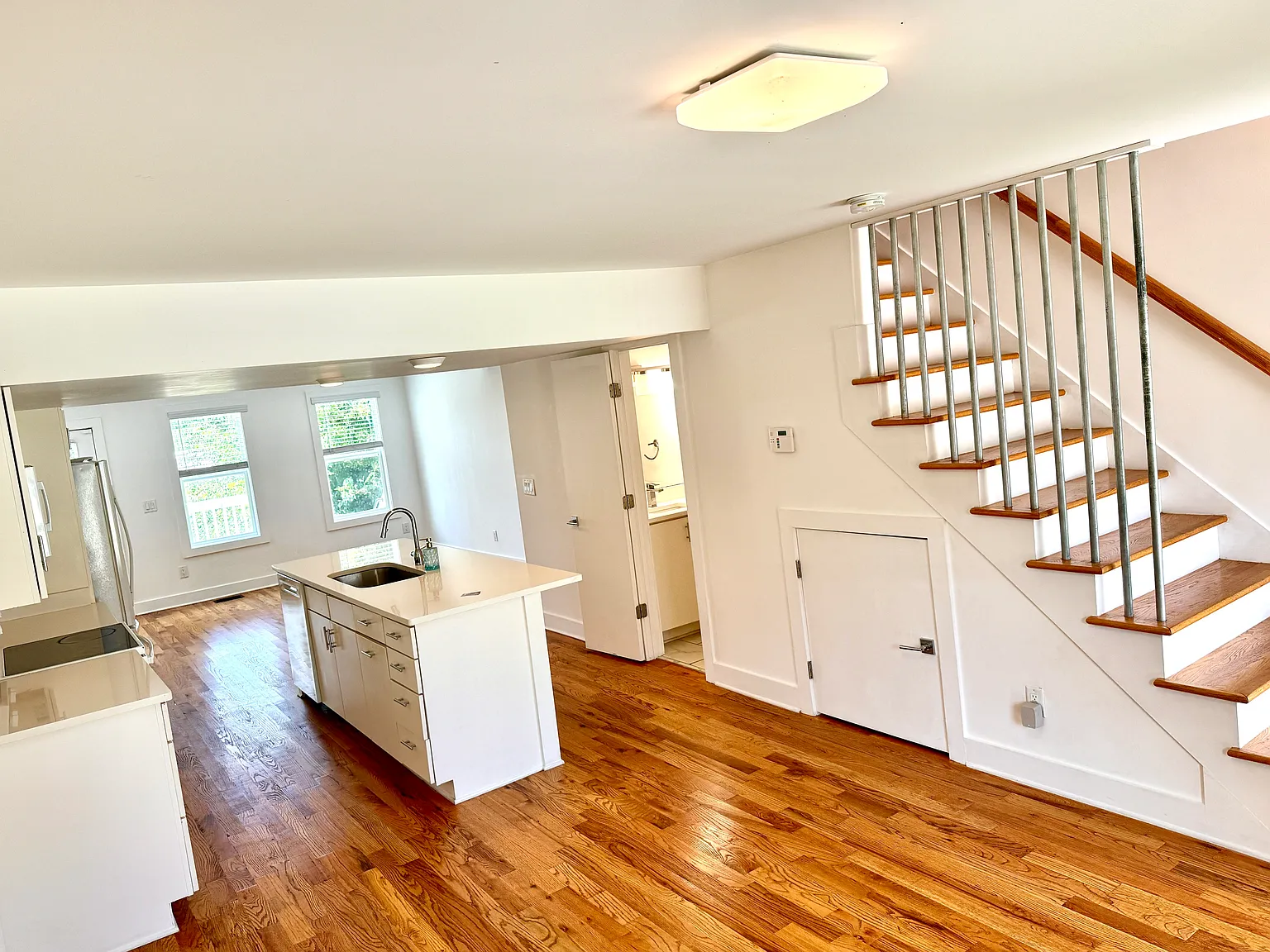 3 bed, 2.5 bath, 1820 sqft, $2,575 — Photo 2