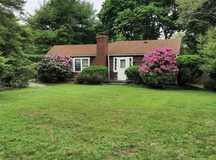 17 Club Ln, Remsenburg, NY 11960