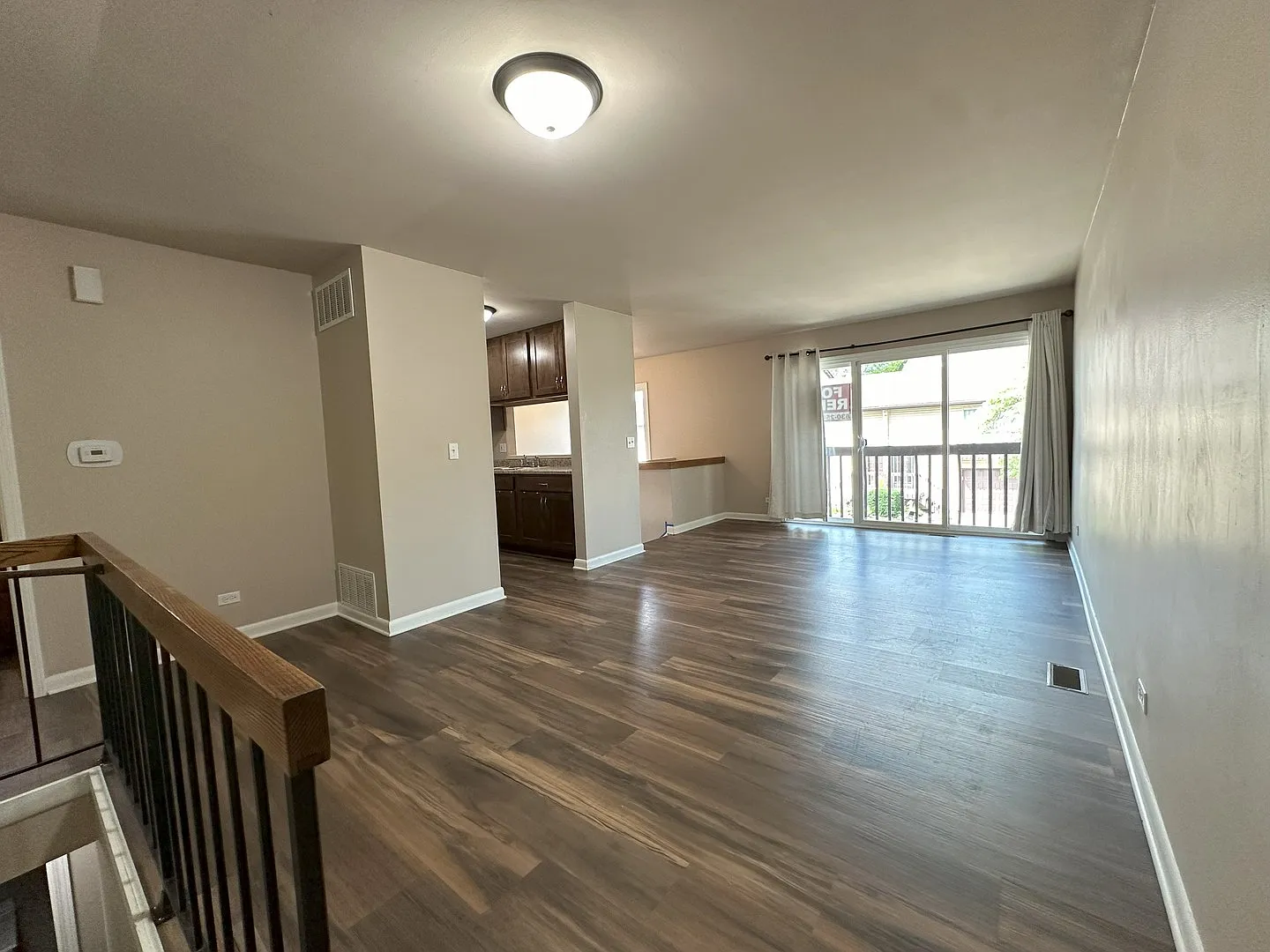 3 bed, 952 sqft, $2,300 — Photo 3