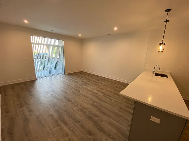 4418 N Austin Ave #101 — Photo 28