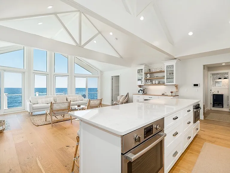 14 Sunset Point Rd — Photo 2