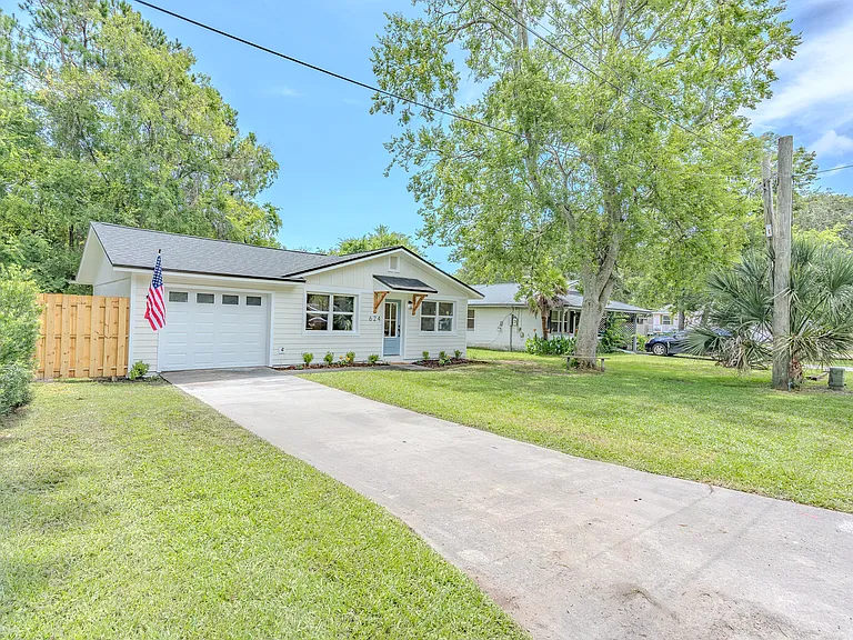 624 Vernon St — Photo 2