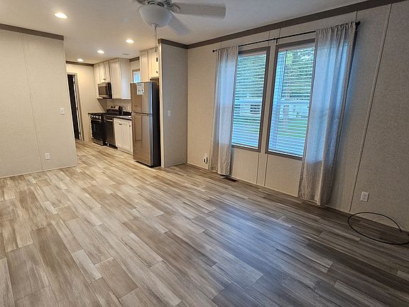 3rd image of 855 W Jefferson St Lot 174