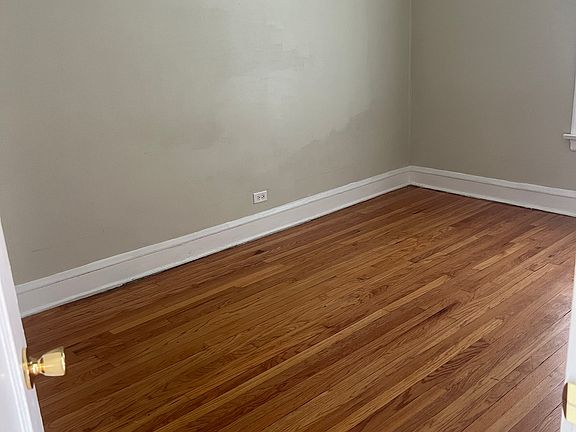 4th image of 8056-8058 N Lincoln Ave #3