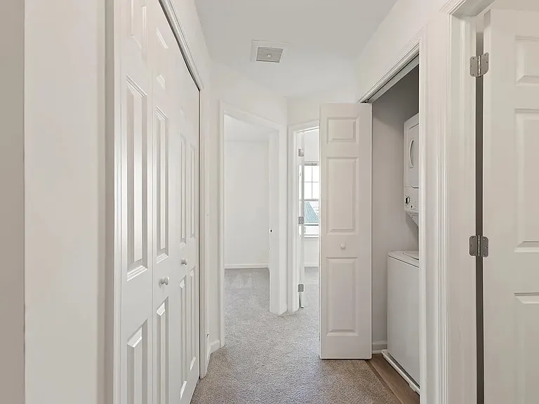 1236 E 7th St — Photo 14