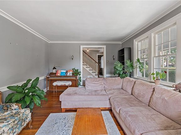 5th image of 911 25th St NW