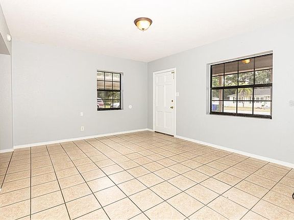3rd image of 709 Mission Dr