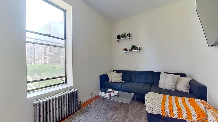 Rented by TOUR LLC | media 12