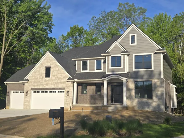 5850 Windrift Ct, West Bloomfield, MI 48324