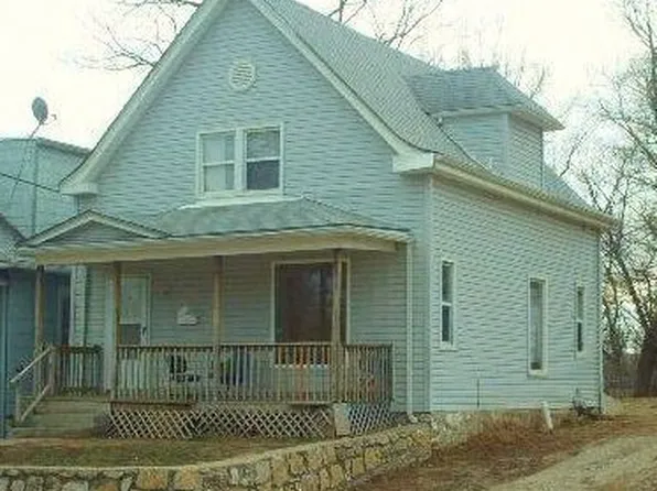 2209 E 37th St, Kansas City, MO 64109