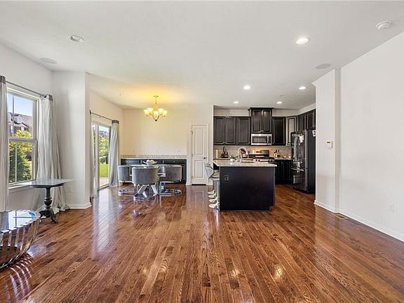 3rd image of 2020 Connecticut Ln