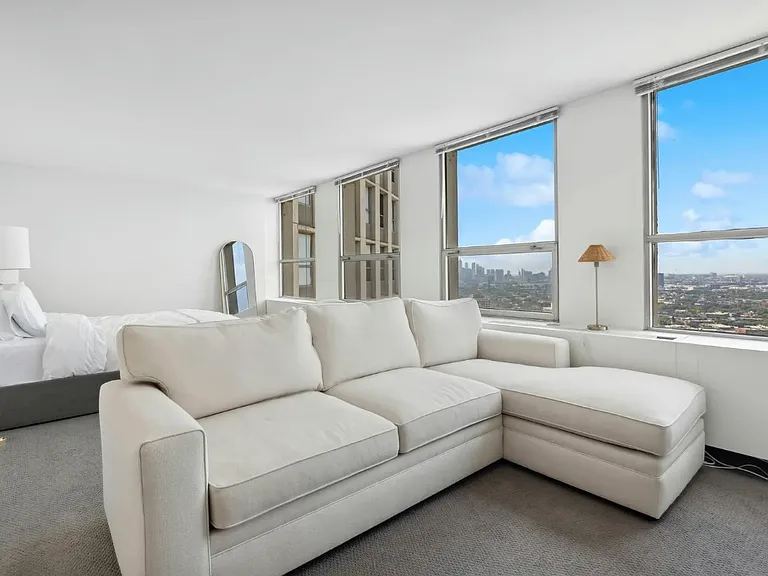 2626 N Lakeview Ave #3610 — Photo 3