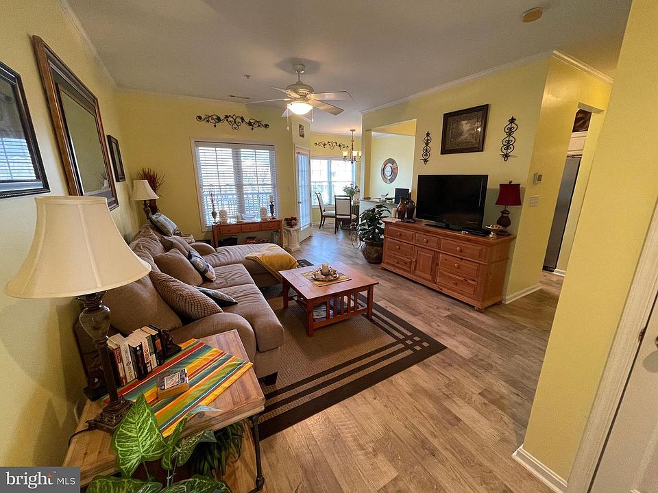 1st image of 300 Pebble Dr Unit 310