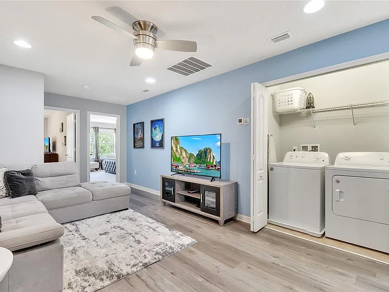 8827 Geneve Ct — Photo 33