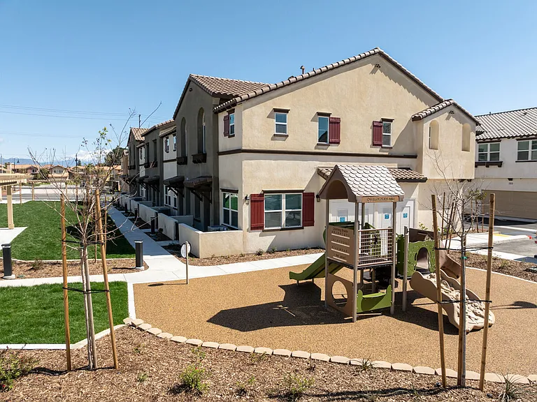 Calista Luxury Townhomes — Photo 26