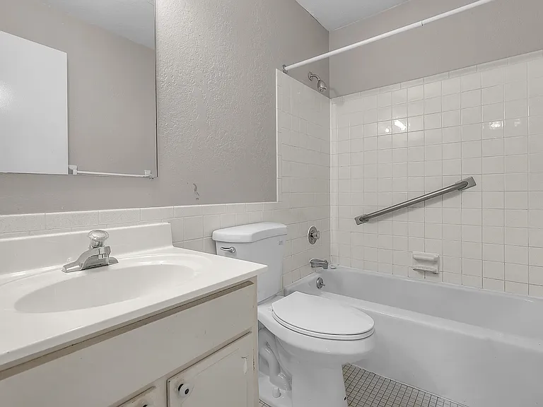 Camelot Place — Photo 16
