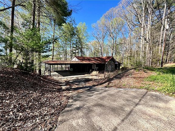 5th image of 126 Greenwood Ln