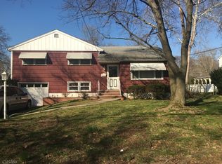 211 Morningside Rd, Paramus, NJ 07652