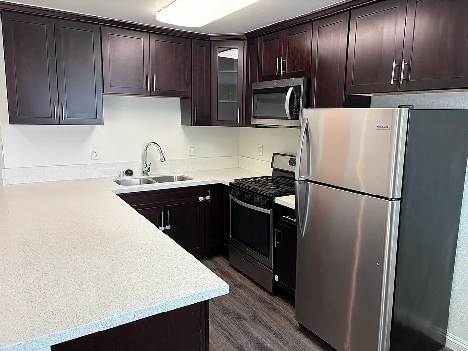 278 E Washington Blvd #21