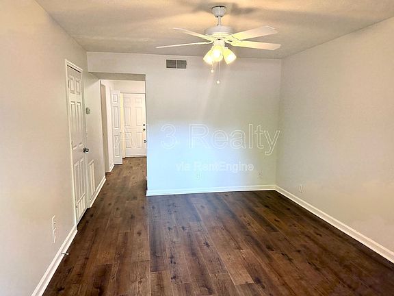 3rd image of 470 S Jeff Davis Dr APT B