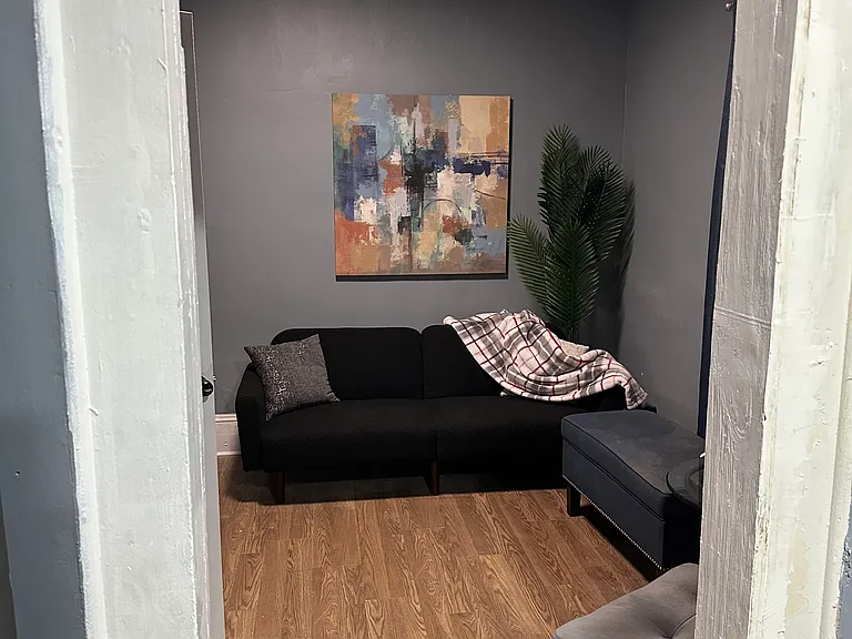 470 Earl Pl — Photo 5