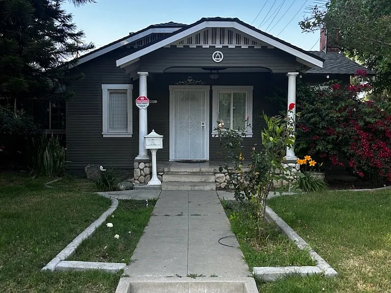 3307 Spruce St — Photo 1