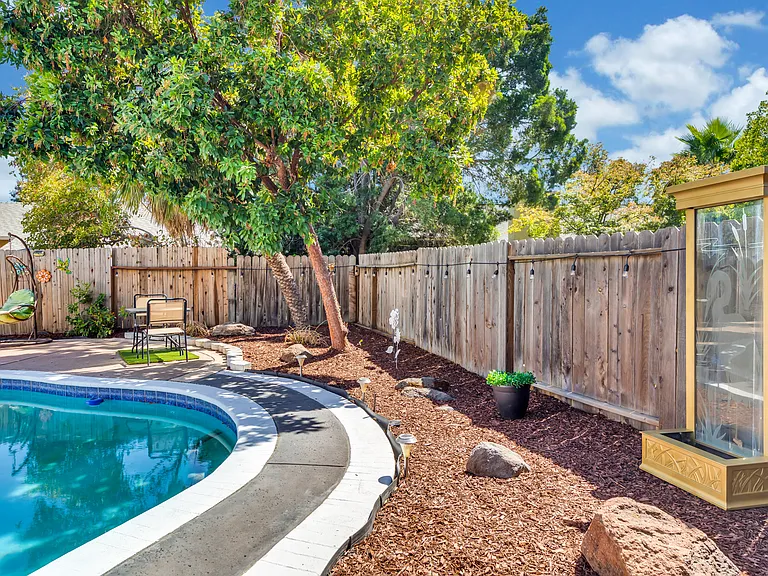 8024 Caymus Dr — Photo 13